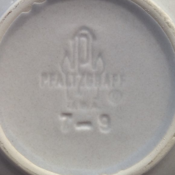 Vintage Pfaltzgraff Yorktowne Soup or Cereal Bowl - Picture 4 of 5